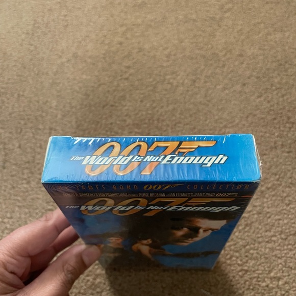 007 James Bond The World Is Not Enough (VHS 1999) NEW & SEALED (MGM WATERMARK) - Picture 4 of 7